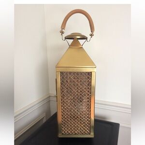 Elegant Gold Lantern with Intricate Lattice Design